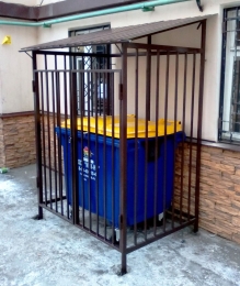 Ограждение мусорного контейнера с крышей